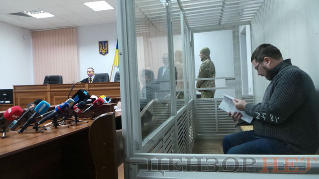 Суд вирішив розглядати справу Єжова в закритому режимі 10