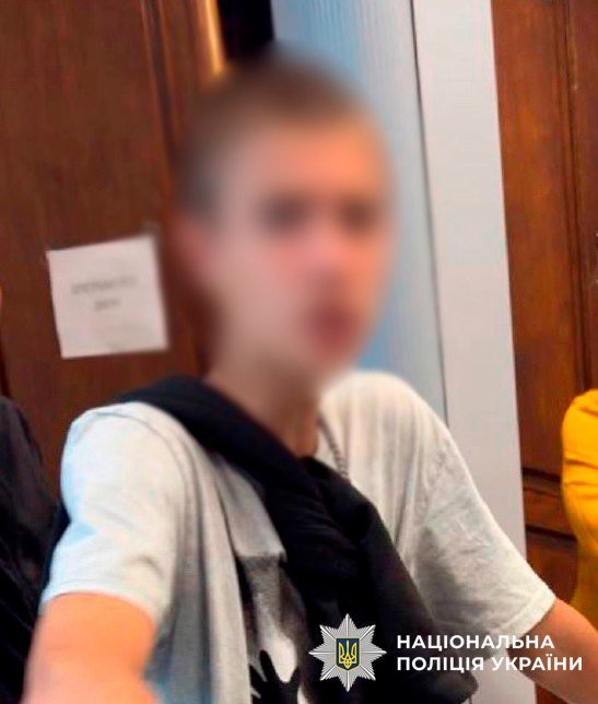 Поліція затримала 2 неповнолітніх, які нападали на 2 жінок у Києві