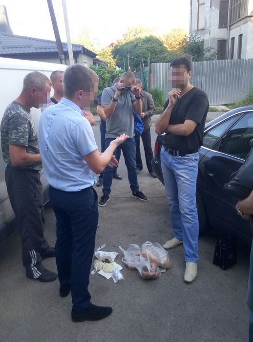 Подполковник СБУ задержан на Волыни на взятке 1,5 тыс.долл. 01