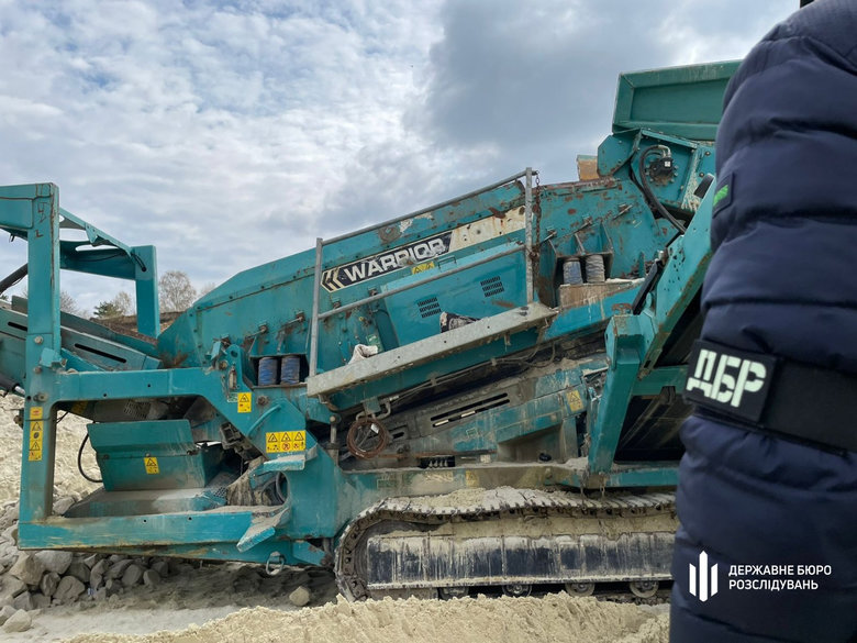 На Львівщині ДБР проводить обшуки у родичів Медведчука та Козака 03