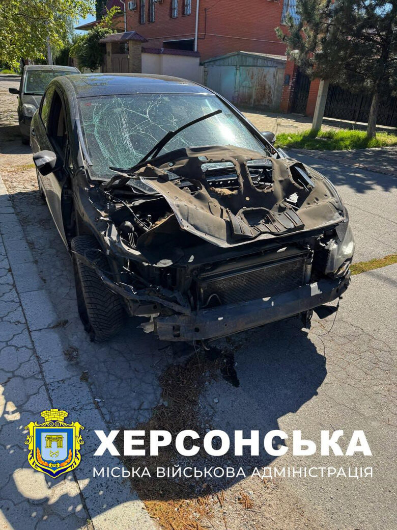 У Херсоні росіяни атакували цивільне авто з дрона