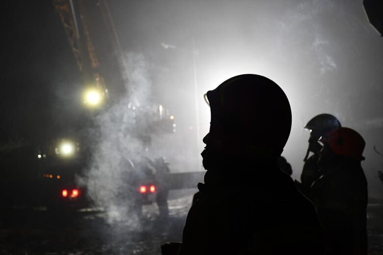 З-під завалів житлового будинку в Миколаєві рятувальники дістали тіла трьох загиблих 02 З-під завалів житлового будинку в Миколаєві рятувальники дістали тіла трьох загиблих 02