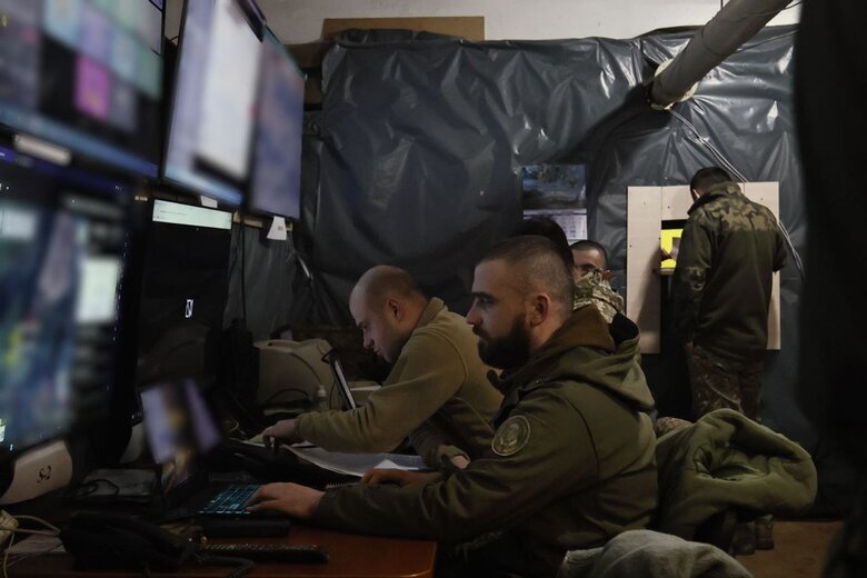 Сирський приїхав до Бахмуту: Бої тривають на околицях, росіяни хочуть оточити місто 07