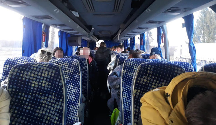 Прикордонники не впустили до країни 35 білорусів із підробленими довідками про тестування на коронавірус. ФОТО