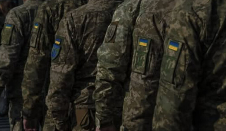 Чоловік порізав собі руку на збірному пункті ТЦК у Києві: проводиться службова перевірка