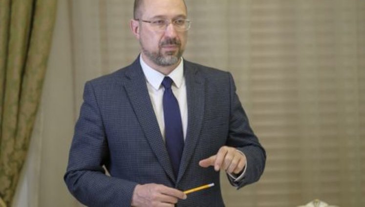 За розрахунками НАНУ в Україні очікуються ще два піки захворюваності на COVID-19. Ми йдемо за позитивним сценарієм, - Шмигаль