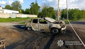 Вражеский БПЛА атаковал автомобиль полиции на Сумщине: транспорт уничтожен огнем. ФОТОРЕПОРТАЖ