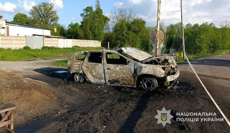 Вражеский БПЛА атаковал автомобиль полиции на Сумщине: транспорт уничтожен огнем. ФОТОРЕПОРТАЖ