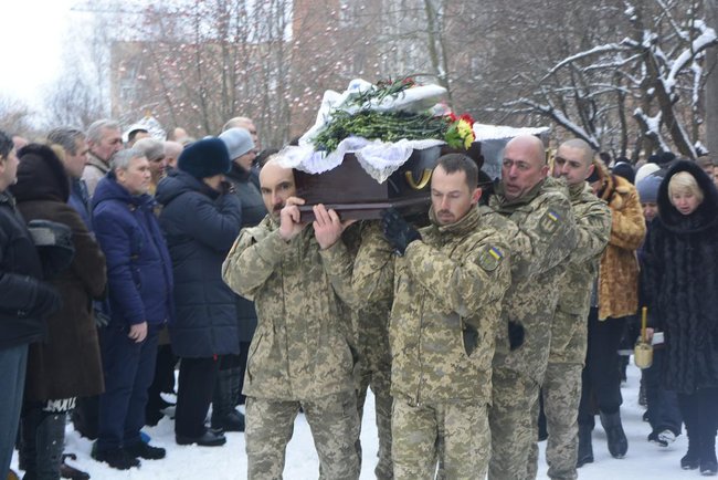 Із загиблим у зоні ООС воїном 72-ї ОМБр Володимиром Крупським попрощалися на Полтавщині 04
