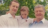"Дякую за те, що навчив мене бути українцем": Олексій та Петро Порошенки записали привітання з нагоди Дня батька. ВIДЕО