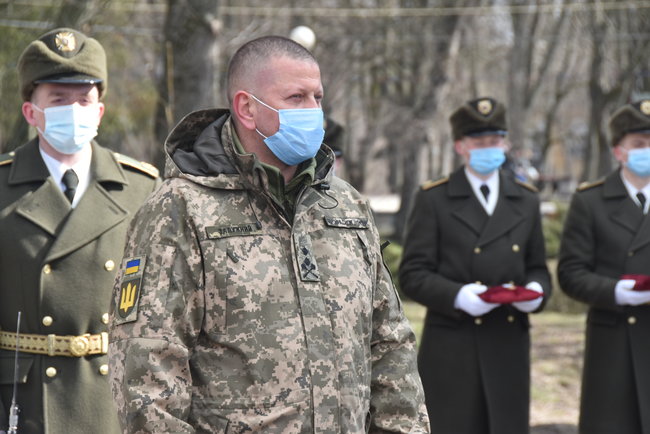 С погибшим в зоне ООС воином 58-й ОМПБр Владимиром Шпаком простились в Чернигове 08