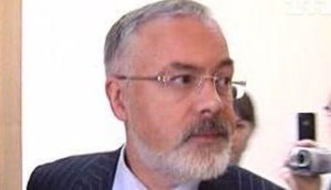 Табачнику предложили взять в секретари девушку, ударившую его букетом: "Она бы вам каждый день дарила цветы". ВИДЕО