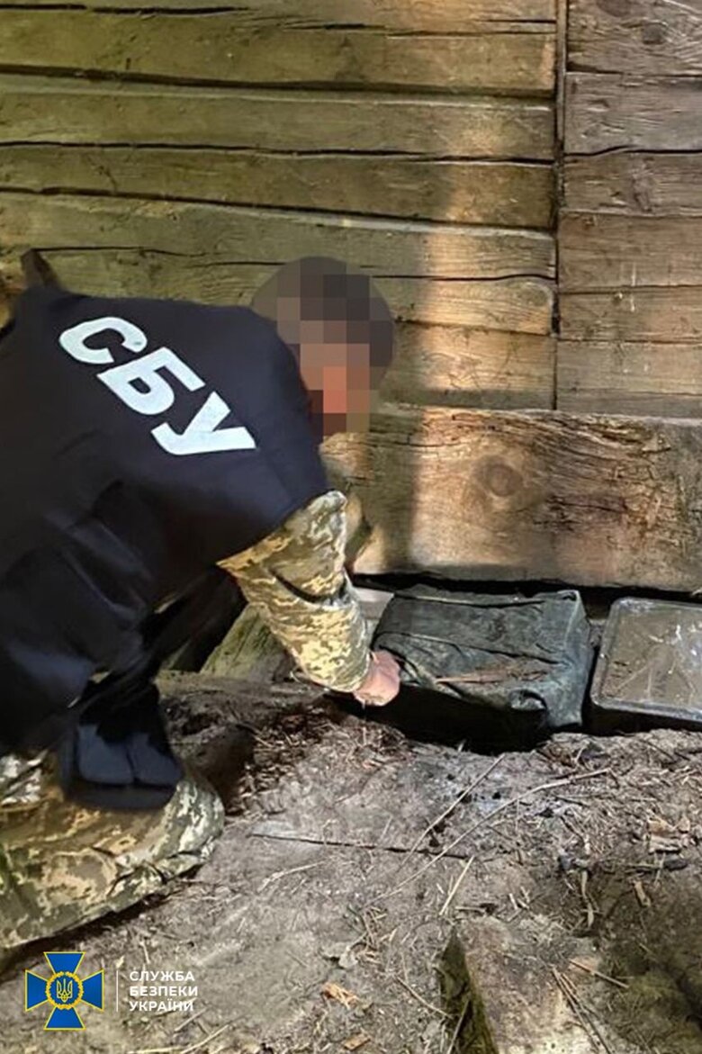 СБУ знайшла заховані арсенали окупантів у Чернігівській області 05