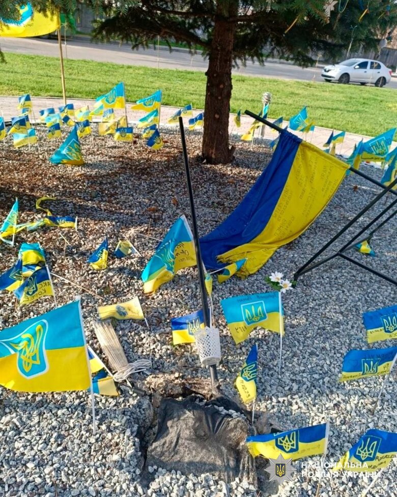 Чоловік вчинив хуліганські дії на Алеї пам'яті у Дніпрі