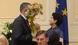 "Могилянка" решила не выгонять студентку, отхлеставшую Табачника цветами