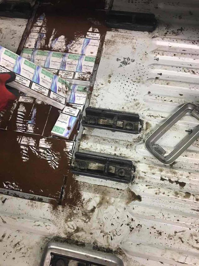 Податківці на Львівщині затримали партію цигарок, яку намагалися незаконно провезти в Польщу 03 Податківці на Львівщині затримали партію цигарок, яку намагалися незаконно провезти в Польщу 03