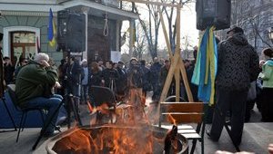 "Стоянов, пошел вон!": активисты заблокировали все входы в здание Одесской облпрокуратуры - требуют отставки главы ведомства. ФОТОрепортаж