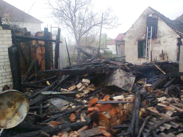 Пожежа в будинку на Житомирщині забрала два життя 04