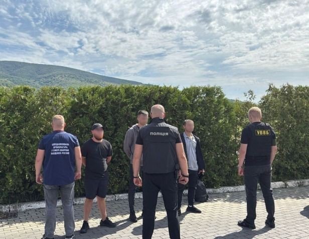 На Закарпатті затримали чоловіка за спробу підкупу прикордонника