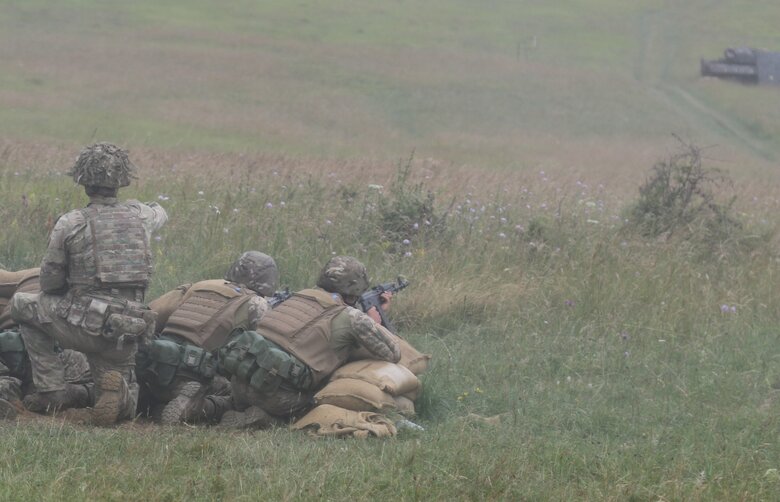 Новобранці ЗСУ під керівництвом інструкторів з Нової Зеландії проходять курс вогневої підготовки у Британії 05