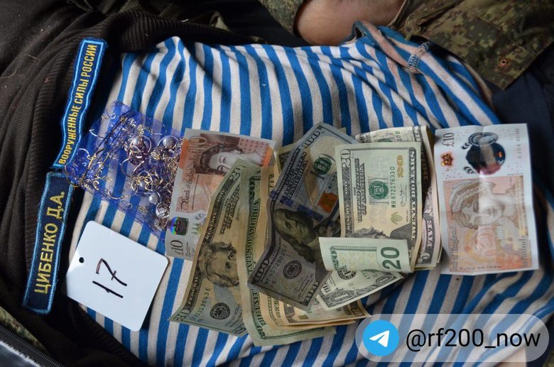 Армія мародерів - у ліквідованих російських окупантів знаходять валюту й дорогоцінності 01