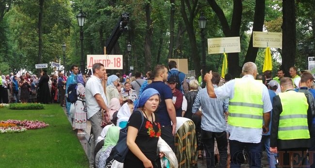 Онуфрій, Новинський, Бойко і віряни: як УПЦ МП хресну ходу проводили 13