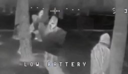 дрон атакує росіян у плащах-невидимках