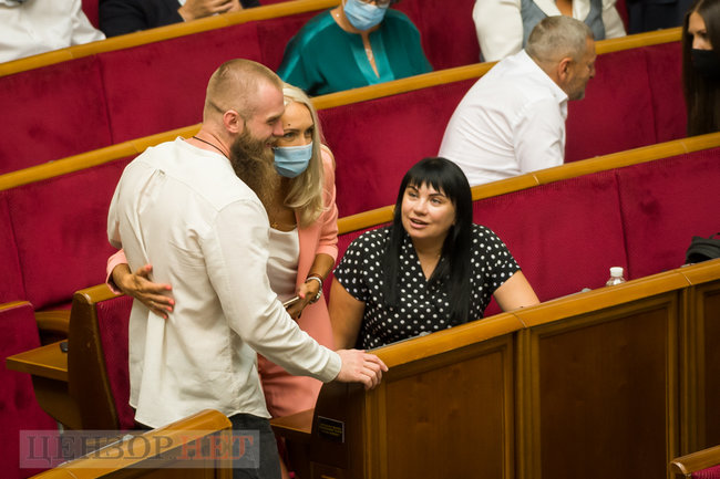 Попередження в чаті СН про лайно в сторону президента, Лукашев оформляє Наташу помічником, усміхнені Верещук і Бужанський, - робота ВР 2 вересня 04