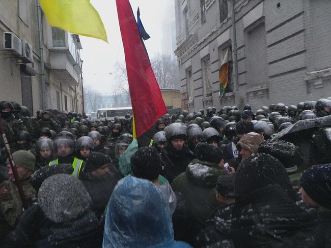 У центрі Києва відбувається марш із вимогою імпічменту 75