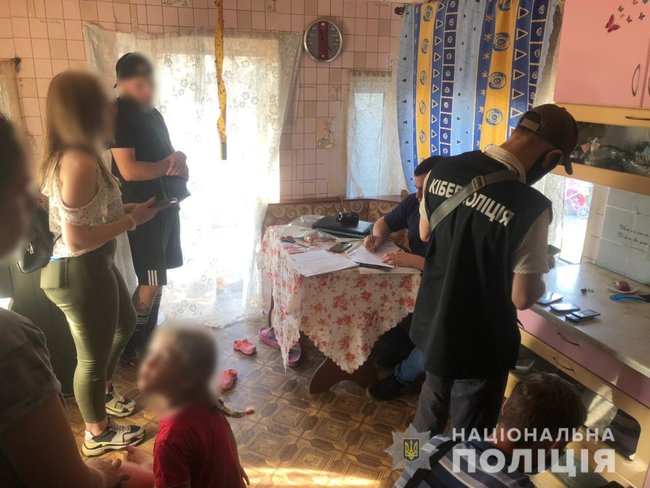 На 70 тис. грн обдурила покупців жінка на Одещині, продаючи їм неіснуючі товари, - Нацполіція 02
