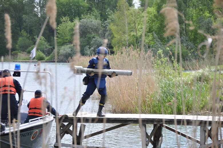 Саперы ГСЧС разминируют водные объекты в Киевской области 15