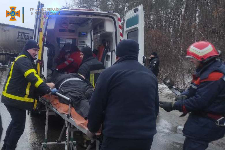 11 killed in bus and truck collision in Chernihiv region 10