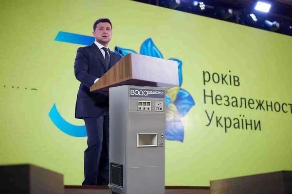 Совок - це ти. Скандальні декорації до Дня Незалежності у ФОТОжабах 07