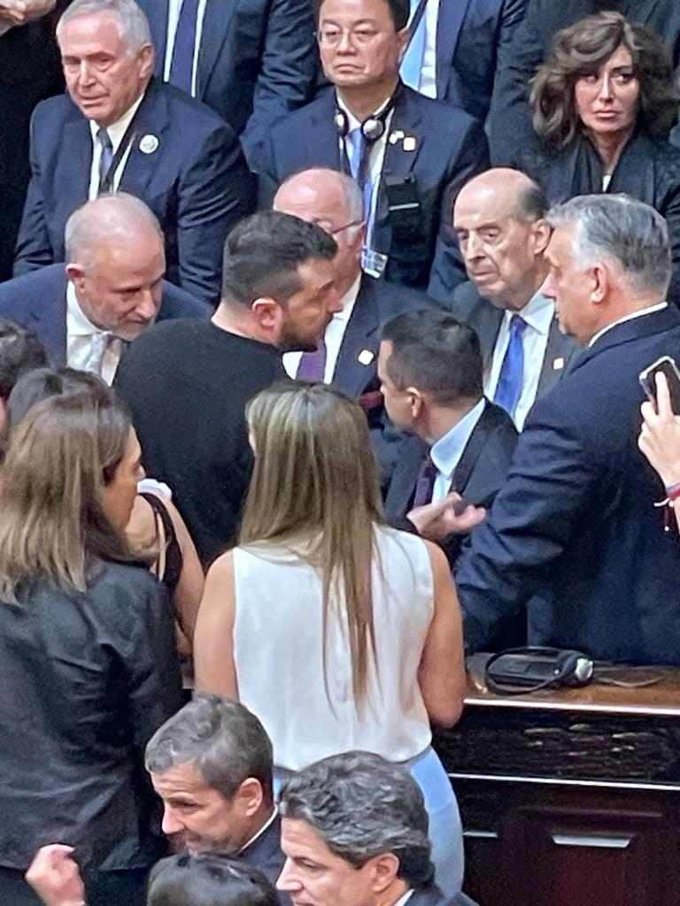 Зеленський провів розмову з Орбаном на інавгурації президента Аргентини Мілея 02