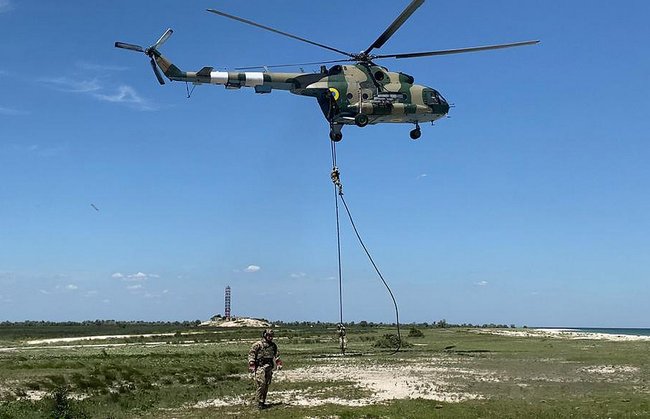 Стрілянина, десантування, обстеження затонулого корабля: водолази пройшли тренінг під егідою Антитерористичного центру СБУ 03