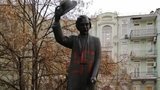 Вандали розписали свастикою пам