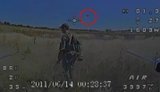 Два українські дрони-камікадзе кружляють над окупантом, який очікуючи смерті, завмер серед поля. ВIДЕО