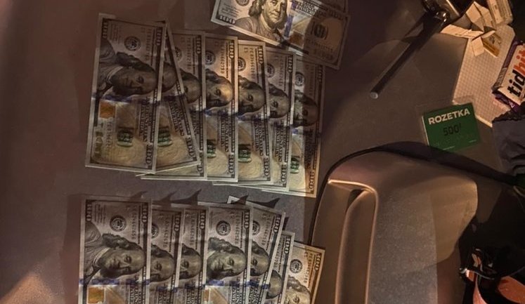 Замдиректора департамента Госаудитслужбы задержан при получении $5 тыс. взятки за содействие в повторном участии в тендере, - Офис генпрокурора. ФОТО