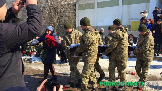 Farewell ceremony for military pilot Voloshyn held in Mykolaiv 01