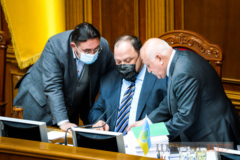Рассказ Культенко Новинскому, Трухину и Кузьминых, приглашение Бондарь на вечеринку при свечах и сообщение Котик, дай деньги Васильеву, - работа ВР 22 февраля 47