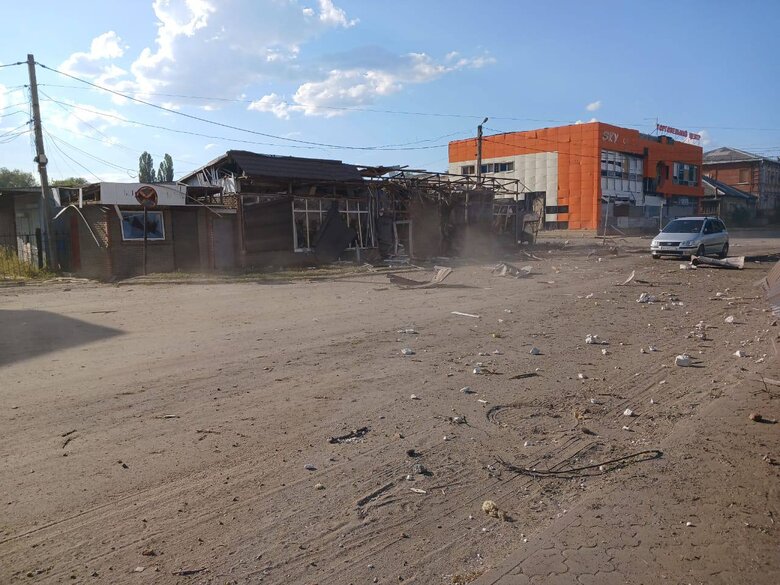 Войска РФ нанесли очередные артиллерийские удары по Купянску, повреждено здание учебного заведения 02