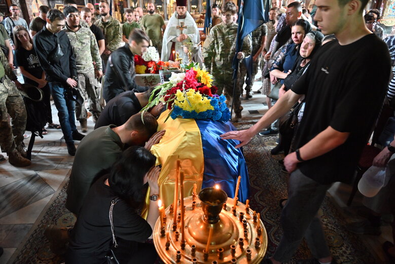 У Володимирському соборі попрощалися із загиблим у боях за Україну воїном Микитою Оптимістом Красновідом 34