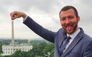 Высунул язык: пресс-секретаря президента Никифорова раскритиковали за дурашливое фото из Вашингтона. ФОТО