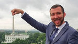 Высунул язык: пресс-секретаря президента Никифорова раскритиковали за дурашливое фото из Вашингтона. ФОТО