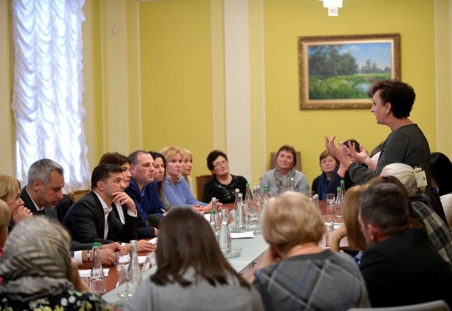 Зеленський, Рябошапка і Венедіктова обговорили з родинами героїв Небесної Сотні розслідування злочинів на Майдані 04