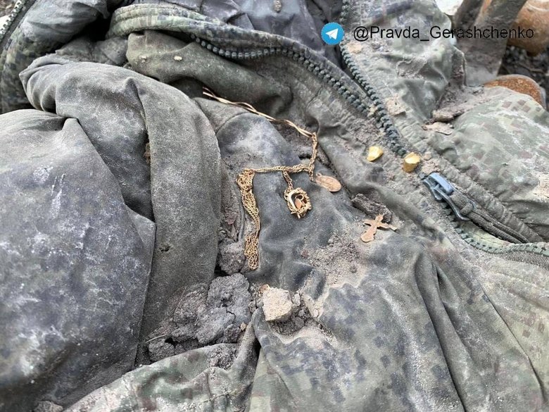 У ліквідованого російського окупанта в кишенях знайшли золоті коронки 01
