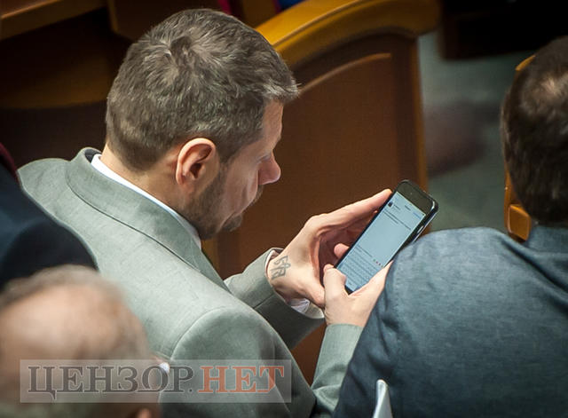 Як минув день у Раді: правоохоронці в сесійній залі, Фейсбук Литвина і Савченко, яка затрималася після засідання 06 Як минув день у Раді: правоохоронці в сесійній залі, Фейсбук Литвина і Савченко, яка затрималася після засідання 06