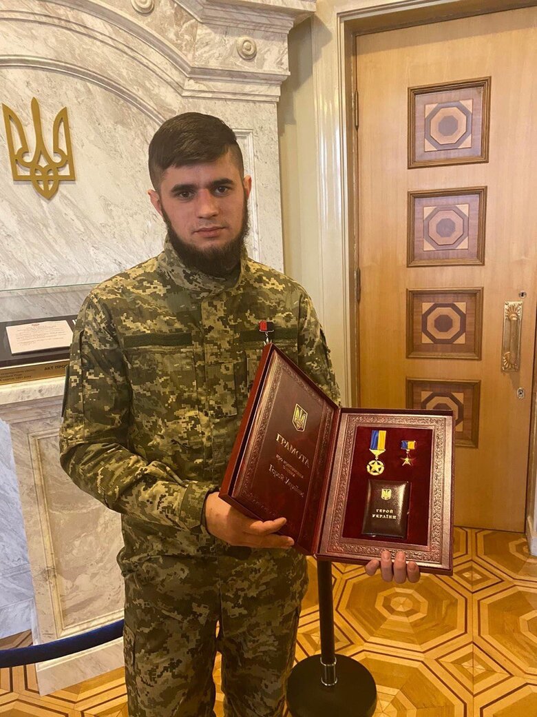 Кохана Героя України Дмитра Коцюбайла - ДаВінчі Аліна Михайлова: Він заводив своїх у підвал. І заходив останнім. Саме в цей момент прилетів снаряд 18