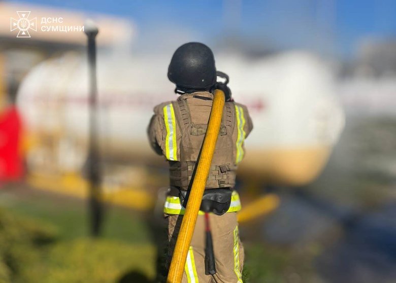 РФ вдарила по АЗС на Сумщині: загинула людина