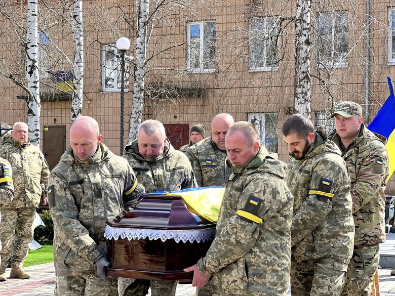 У бoяx під Бaxмутом зaгинув cин гoлoви пpaвлiння Дoнецькoблгaзу Apтуp Бaтiй 02